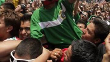 <b>PASIONALES. </b>Los aficionados mexicanos tienen muchas ganas de ver a España en acción en el polémico amistoso del 11 de agosto.