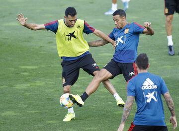 Sergio Busquets y Thiago Alcántara.