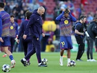 Barcelona's Spanish forward #10 Lamine Yamal warms up before the UEFA Champions League last 16 second leg football match between FC Barcelona and Newcastle United at the Camp Nou stadium in Barcelona, on March 18, 2026. (Photo by Josep LAGO / AFP)