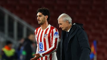 Cardoso, con el médico rojiblanco.