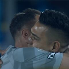 El abrazo en el reencuentro de Falcao y David Ospina