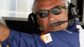 Briatore rectifica: "Si tuviera que apostar por un ganador, lo haría por Hamilton"