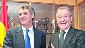 <b>JUNTOS. </b>Los presidentes Villar y Madail buscan el Mundial.