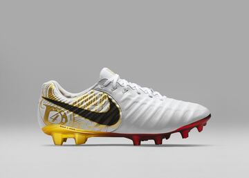 Sergio Ramos launches new Corazon y Sangre SR4 boots