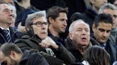 Ariedo Braida, junto a Carles Rexach, en el palco del Camp Nou.