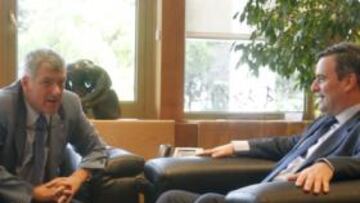 <b>CORDIAL. </b>Villar fue recibido por Cardenal en la sede del CSD.