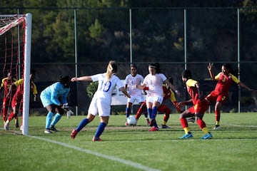 Las 15 fotos que grafican la contundente goleada de Chile