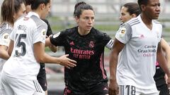 Ivana Andr&eacute;s, defensa del Real Madrid entre jugadoras del Madrid CFF. 