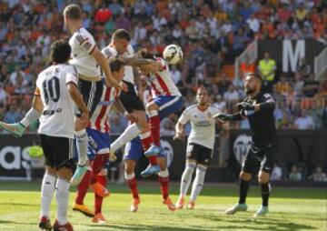 Otamendi marca el 3-0.