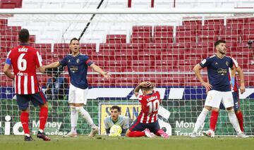 Angel Correa falla una ocasión. 