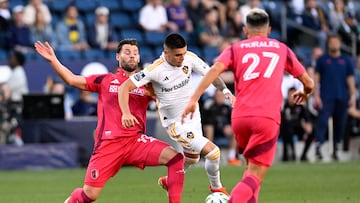 Los Angeles Galaxy suman su tercer derrota consecutiva en la MLS; y a mitad de semana, cayeron en la Concacaf Champions Cup. Mandatory Credit: Alex Gallardo-Imagn Images
