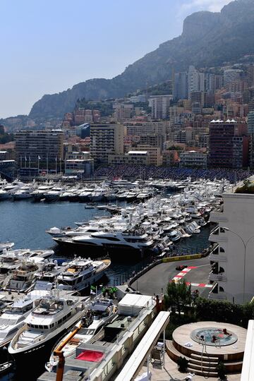 Primera sesi車n de entrenamiento en el circuito de Montecarlo