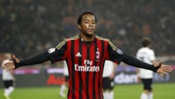 Robinho rescinde con el Milán y negocia con el Santos