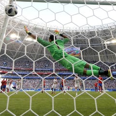 Kolarov frustró una gran tarde de Keylor Navas