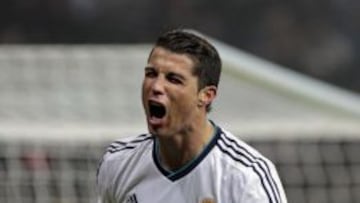 El portugués Cristiano Ronaldo, del Real Madrid, celebra uno de sus goles durante el partido de vuelta de los octavos de final de la Copa del Rey que Real Madrid y Celta de Vigo disputan, esta noche, en el estadio Santiago Bernabéu, en Madrid.
