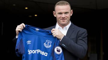 LIVERPOOL, ENGLAND - JULY 10: Wayne Rooney holds up his new Everton shirt at Goodison Park on July 10, 2017 in Liverpool, England. (Photo by Mark Robinson/Getty Images)