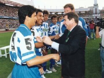 José Roberto Gama de Oliveira más conocido como Bebeto recaló en las filas del Deportivo de la Coruña en 1992