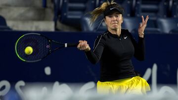 La tenista de Ucrania Elina Svitolina en acci&oacute;n ante la bielorrusa Olga Govortsova durante un partido del Abierto de Tenis de Monterrey.