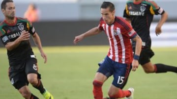 No llegó a jugar partido oficial con Chivas. Duró poco tiempo en el Rebaño y llegó declarando que declinaba cualquier invitación de la Selección de Estados Unidos.