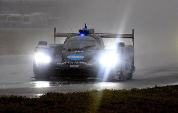 El piloto español logra su primera victoria en Estados Unidos con la marca Cadillac tras tres turnos excepcionales en una carrera que se vio interrumpida por la lluvia.