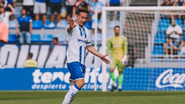 Pablo Larrea durante un partido de esta temporada con el Tenerife.