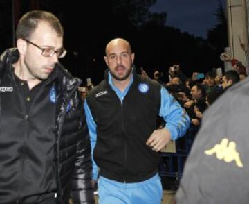 Llegada del Nápoles al hotel. Pepe Reina.