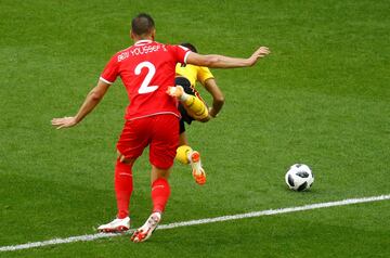 Eden Hazard recibió la falta de Syam Ben Youssef dentro del área.
El árbtiro, el salvadoreño Juan Zumba, señaló la pena máxima y el propio Hazard se encargo de lanzarlo y así estrenar el marcador.