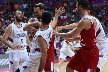 Porzingis se sale con Letonia; Serbia complica a Turqu¨ªa