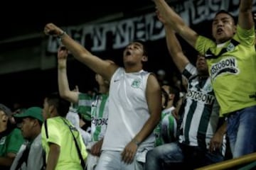 La hinchada de Nacional alienta a su equipo de local y visitante.