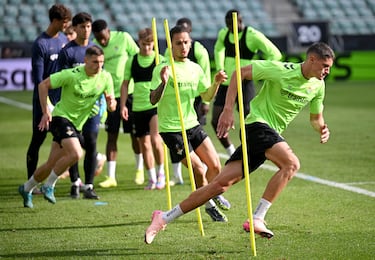 Sergi Altimira del Real Betis durante el entrenamiento del Real Betis