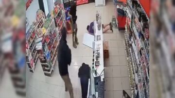 Encapuchados asaltan tienda en Sonora; secuestran a empleado