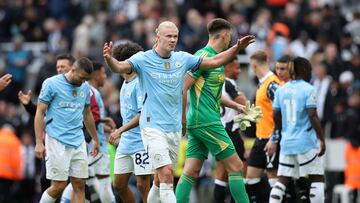 Newcastle (United Kingdom), 28/09/2024.- Manchester City'Äôs Erling Haaland gestures after drawing in the English Premier League soccer match between Newcastle United and Manchester City, in Newcastle, Britain, 28 September 2024. (Reino Unido) EFE/EPA/ADAM VAUGHAN EDITORIAL USE ONLY. No use with unauthorized audio, video, data, fixture lists, club/league logos, 'live' services or NFTs. Online in-match use limited to 120 images, no video emulation. No use in betting, games or single club/league/player publications.