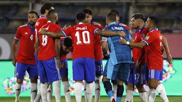 Juan Crist&oacute;bal Guarello analiz&oacute; a la Roja luego de golear a Venezuela. Destca&oacute; la mejor&iacute;a del equipo, elogi&oacute; a los hist&oacute;ricos y pidi&oacute; respeto por el recambio.