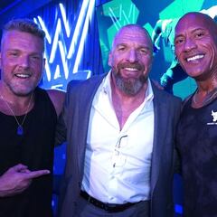 The Rock vuelve a WWE Smackdown y castiga a Austin Theory