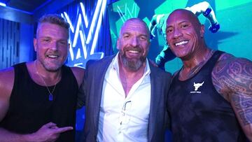 The Rock vuelve a WWE y castiga a Austin Theory