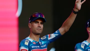 Mikel Landa, en la presentación de equipos del Giro en Albania.