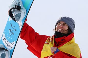 España dormía y la magia de Sabadell sacó sus mejores trucos para dar una alegría histórica en Pekín al colgarse la medalla de plata en snowboard halfpipe. En sus quintos Jugos, Castellet (33 años) completaba el combo perfecto ya que añadía un metal olímpico al subcampeonato mundial y el bronce mundial, además de ser triple medallista de los X Games en Superpipe.