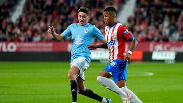 Carlos Dotor pugna por el balón con Savinho durante el partido disputado contra el Girona.