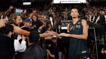 SAN ANTONIO, TX - OCTOBER 7: Victor Wembanyama #1 of the San Antonio Spurs is greeted by fans during the San Antonio Spurs Silver and Black Scrimmage at Frost Bank Center on October 7, 2023 in San Antonio, Texas. NOTE TO USER: User expressly acknowledges and agrees that, by downloading and or using this photograph, User is consenting to terms and conditions of the Getty Images License Agreement.   Ronald Cortes/Getty Images/AFP (Photo by Ronald Cortes / GETTY IMAGES NORTH AMERICA / Getty Images via AFP)