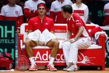 Roger Federer cayó fácil ante Gael Monfils por 6-1, 6-4 y 6-3 en el segundo encuentro de la final.