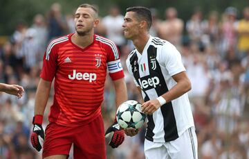 VILLAR PEROSA, ITALY - AUGUST 12:  Cristiano Ronaldo of Juventus celebrates after scoring the opening goal during the Pre-Season Friendly match between Juventus and Juventus U19 on August 12, 2018 in Villar Perosa, Italy.  (Photo by Marco Luzzani/Getty Images)