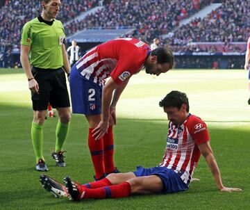 Savic se marchó lesionado tras una carrera con el jugador del Levante a los ocho minutos del comienzo del encuentro. Giménez le sustituyó.

