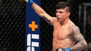 Otro de los mexicanos que se encuentran en el UFC es Alessandro Costa. Tiene un récord de 14-4.
