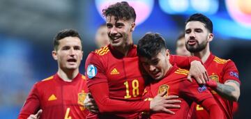 Puado celebra su gol en el Eslovenia-España Sub-21 de la Eurocopa, en marzo.