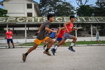Un grupo de chicos durante el entrenamiento.