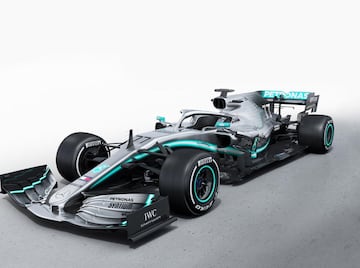 El equipo de Lewis Hamilton y Valtteri Bottas presentó hoy su nuevo Mercedes W10 con el que esperan liderar la parrilla de la Fórmula 1 de este año.