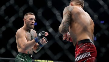 Conor McGregor y Dustin Poirier en el UFC 264