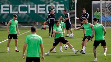 Nico Fern¨¢ndez, ¨²nico ausente en la vuelta al trabajo del Elche