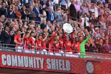 Leicester - Manchester United: Community Shield best images