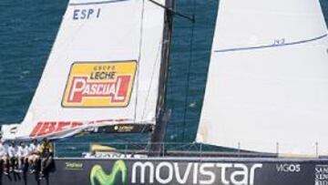 <b> CERCA DEL LIDERATO. </b> El barco español ha recorrido un total de 442 millas en esta jornada, lo que le ha permitido situarse a sólo 12 millas del liderato que ocupan los holandeses del 'ABN Amro 1'.